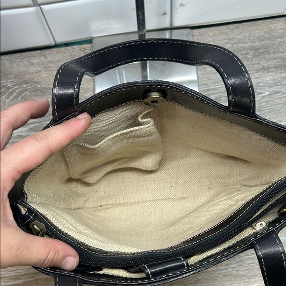 Black Leather Handbag with Cream Interior - Picture 4 of 14